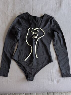Billabong Black long sleeve rashguard surfsuit